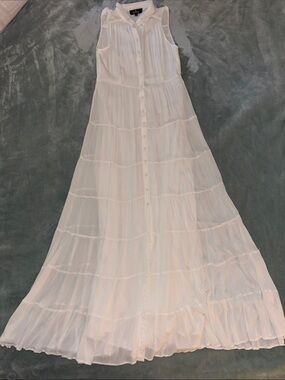 Lulus Sleeveless Button-Down Tiered White Maxi Dress
Size Medium